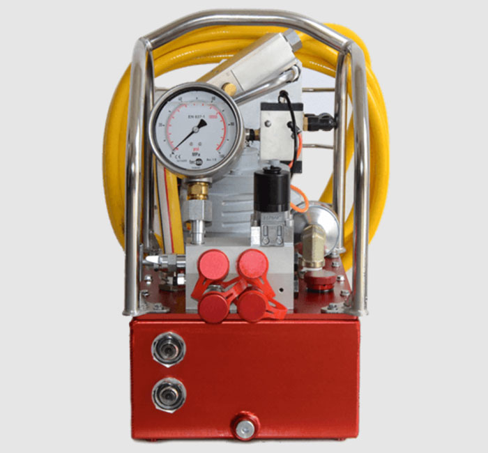 Pneumatic hydraulic pump